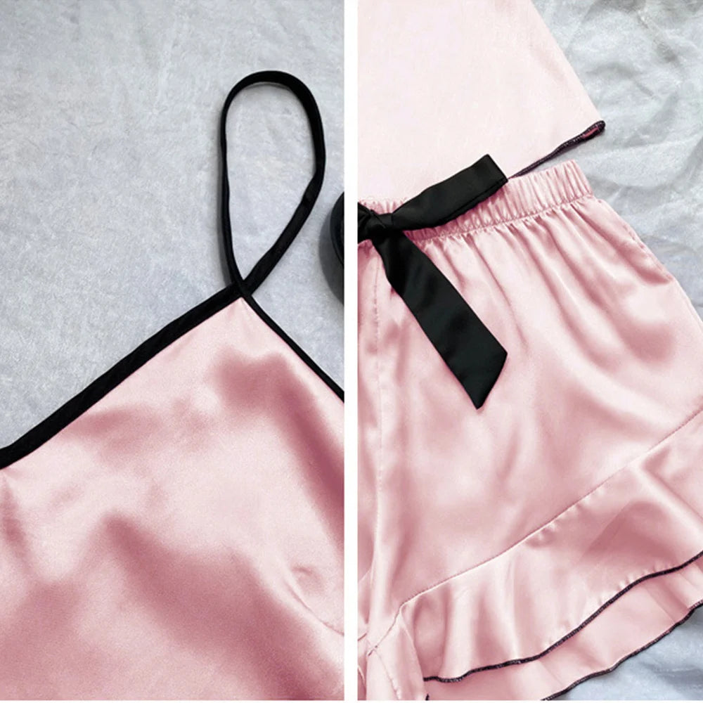 Satin-Pyjama-Set – V-Ausschnitt mit Rüschen & Shorts mit Schleife