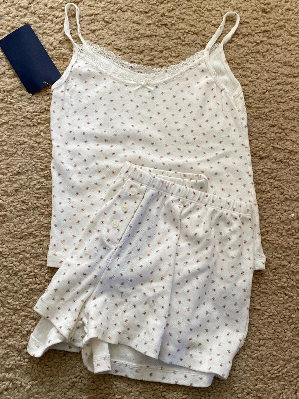 Zweiteiliges Set mit Streifen – Spitzenbesetztes Trägertop & High-Waist Shorts
