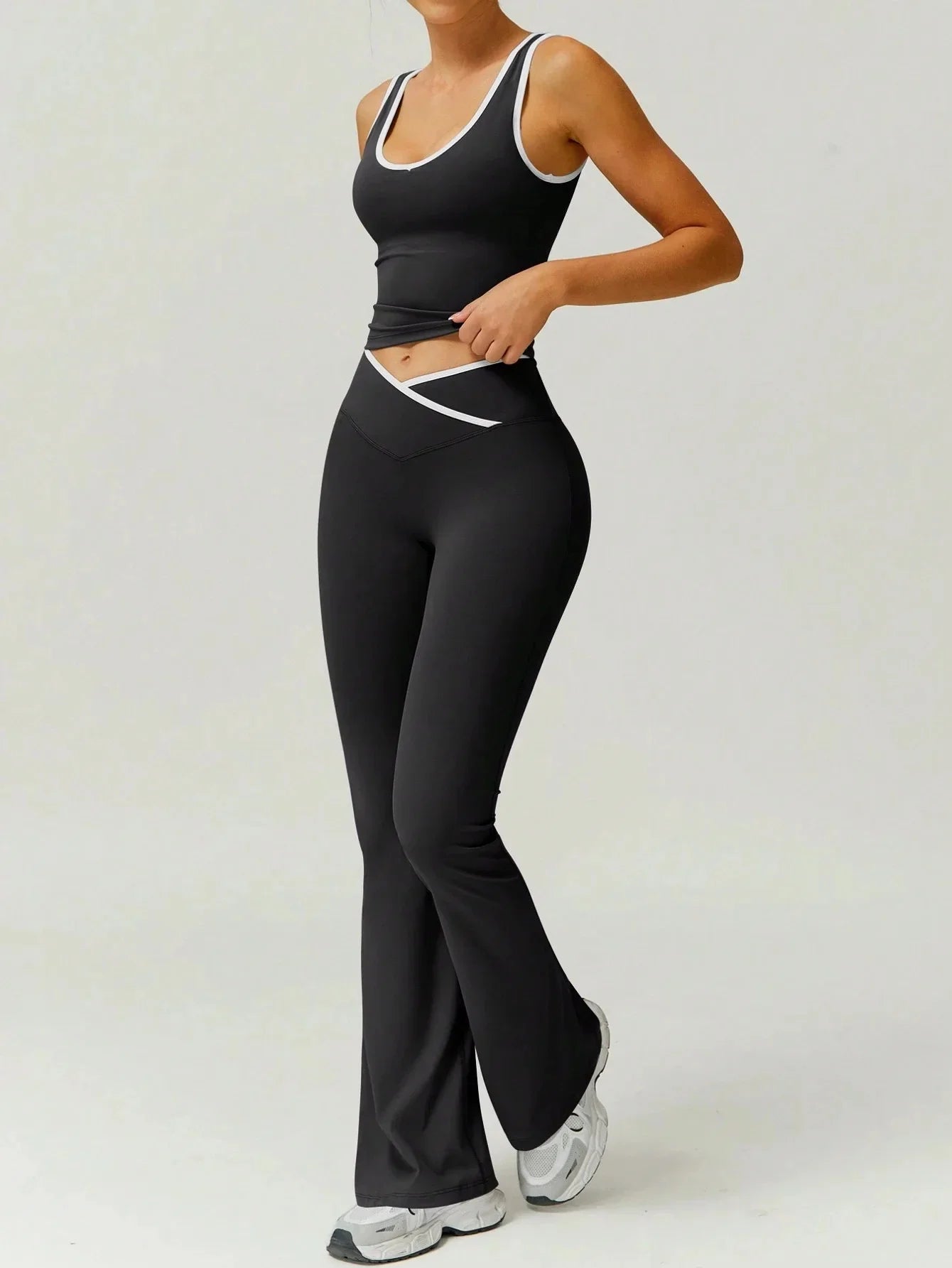 Zweiteiliges Yoga-Set mit Color-Block – Figurformendes Sportoutfit mit Cross-Back-Top