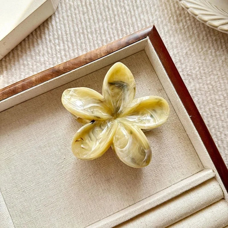 Große Haarkralle mit Blumendesign