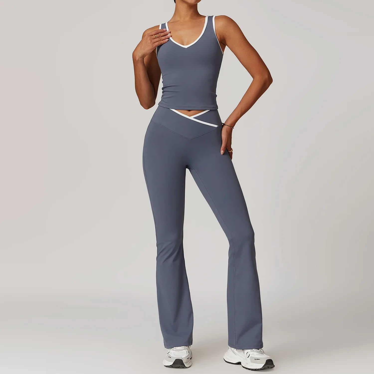 Yoga-Set mit Kontrastnähten – V-Bund Schlagleggings & Crop-Top