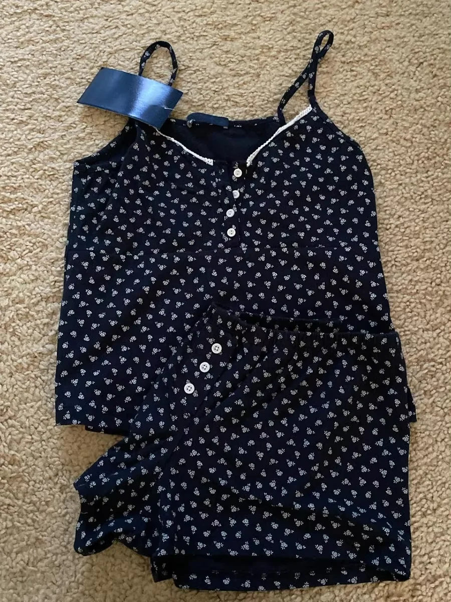 Zweiteiliges Set mit Streifen – Spitzenbesetztes Trägertop & High-Waist Shorts
