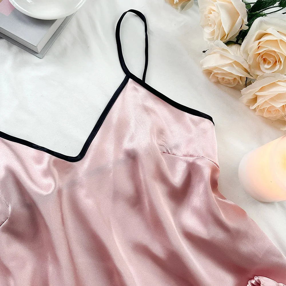 Satin-Pyjama-Set – V-Ausschnitt mit Rüschen & Shorts mit Schleife
