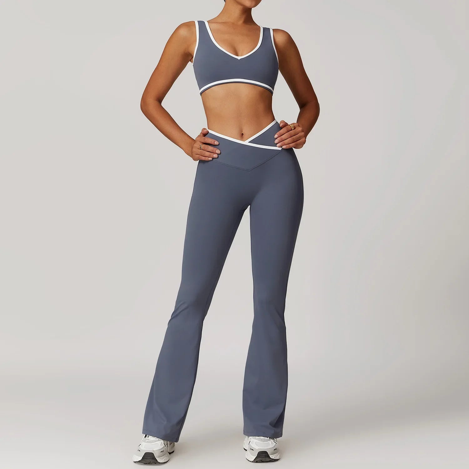 Yoga-Set mit Kontrastnähten – V-Bund Schlagleggings & Crop-Top