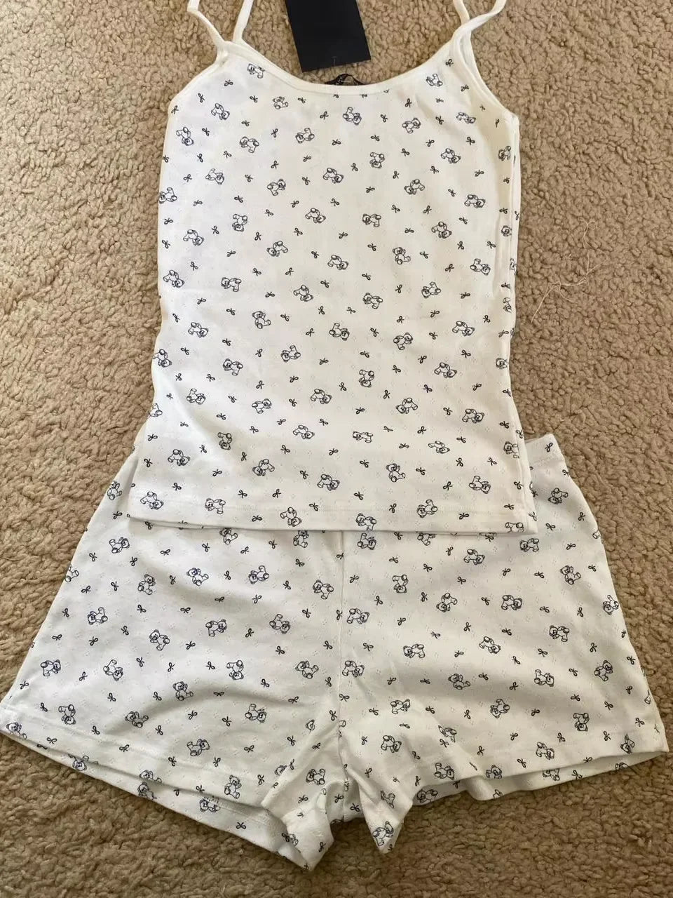Zweiteiliges Set mit Streifen – Spitzenbesetztes Trägertop & High-Waist Shorts