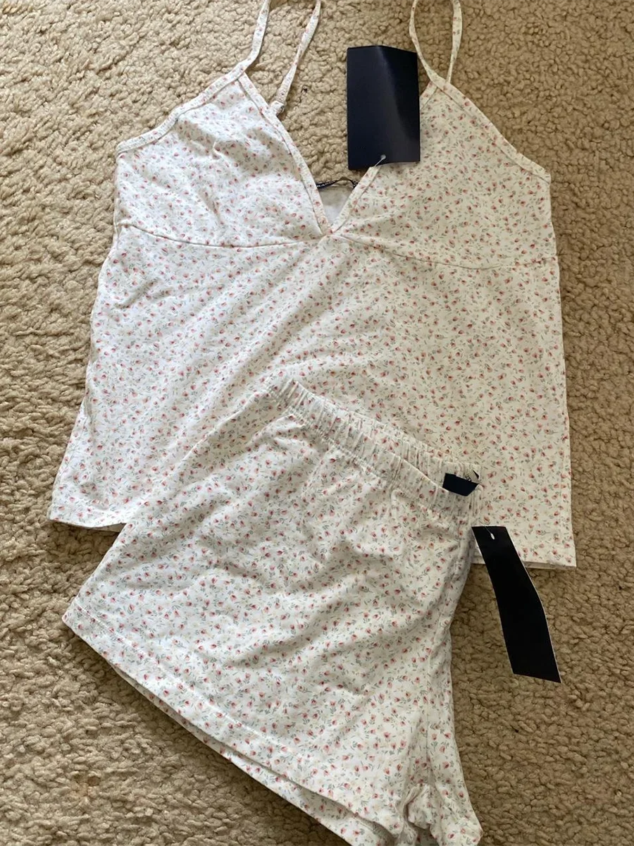 Zweiteiliges Set mit Streifen – Spitzenbesetztes Trägertop & High-Waist Shorts