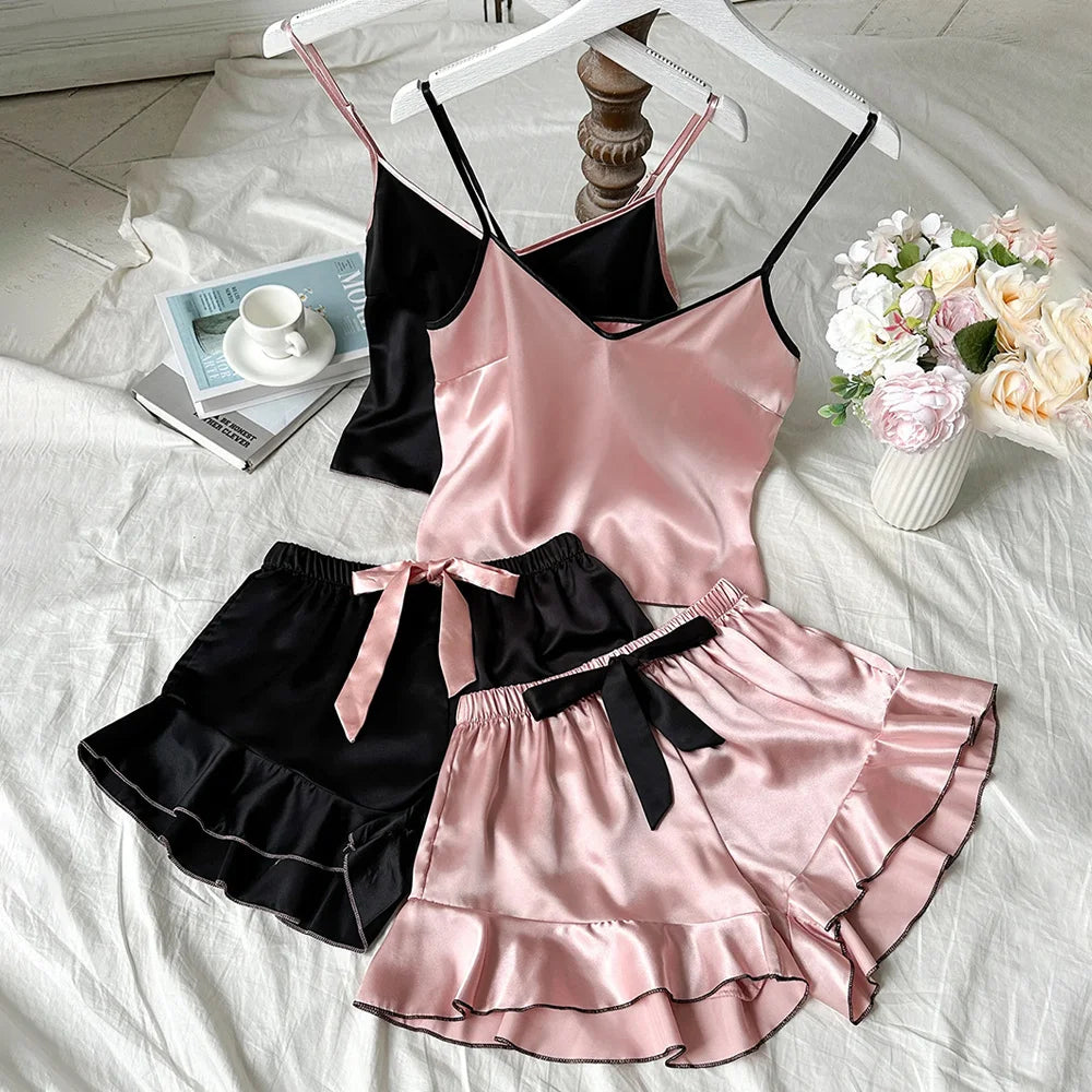 Satin-Pyjama-Set – V-Ausschnitt mit Rüschen & Shorts mit Schleife