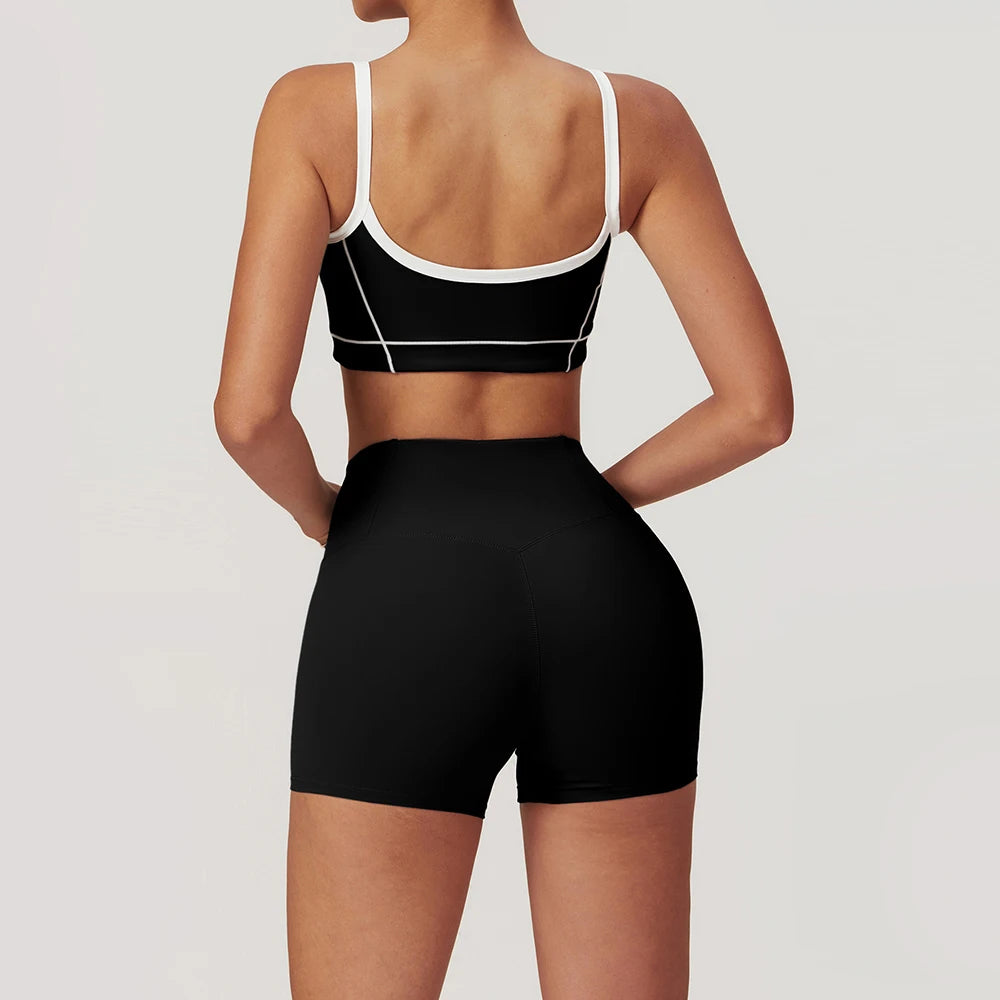 Sportliches 2-teiliges Set mit Kontrastnähten – Sport-BH & High-Waist Shorts