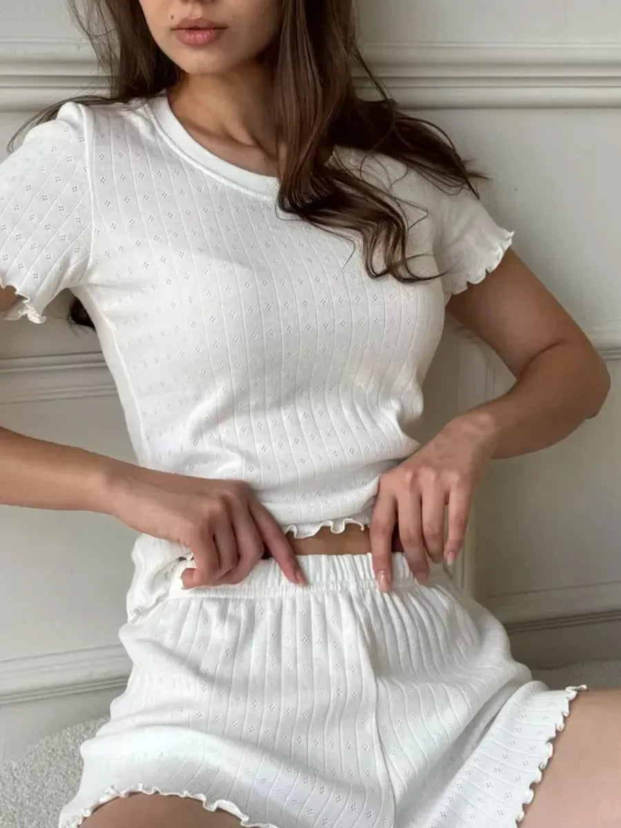 Zweiteiliges Pyjama-Set mit Spitze – Figurbetontes Kurzarmshirt & Shorts