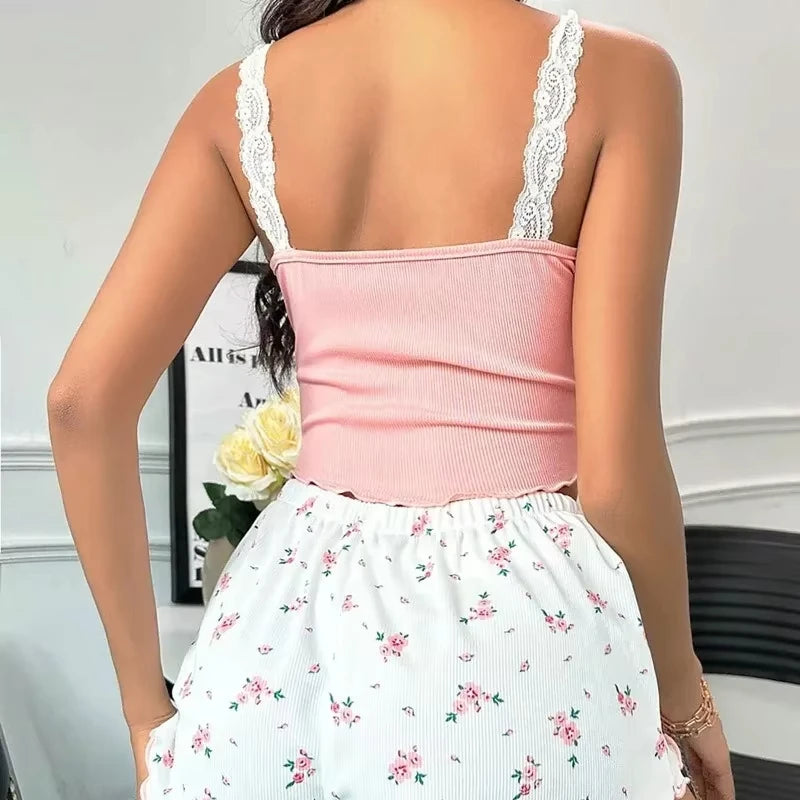 Spitzen-Details Pyjama-Set – V-Ausschnitt Camisole & Bedruckte Shorts