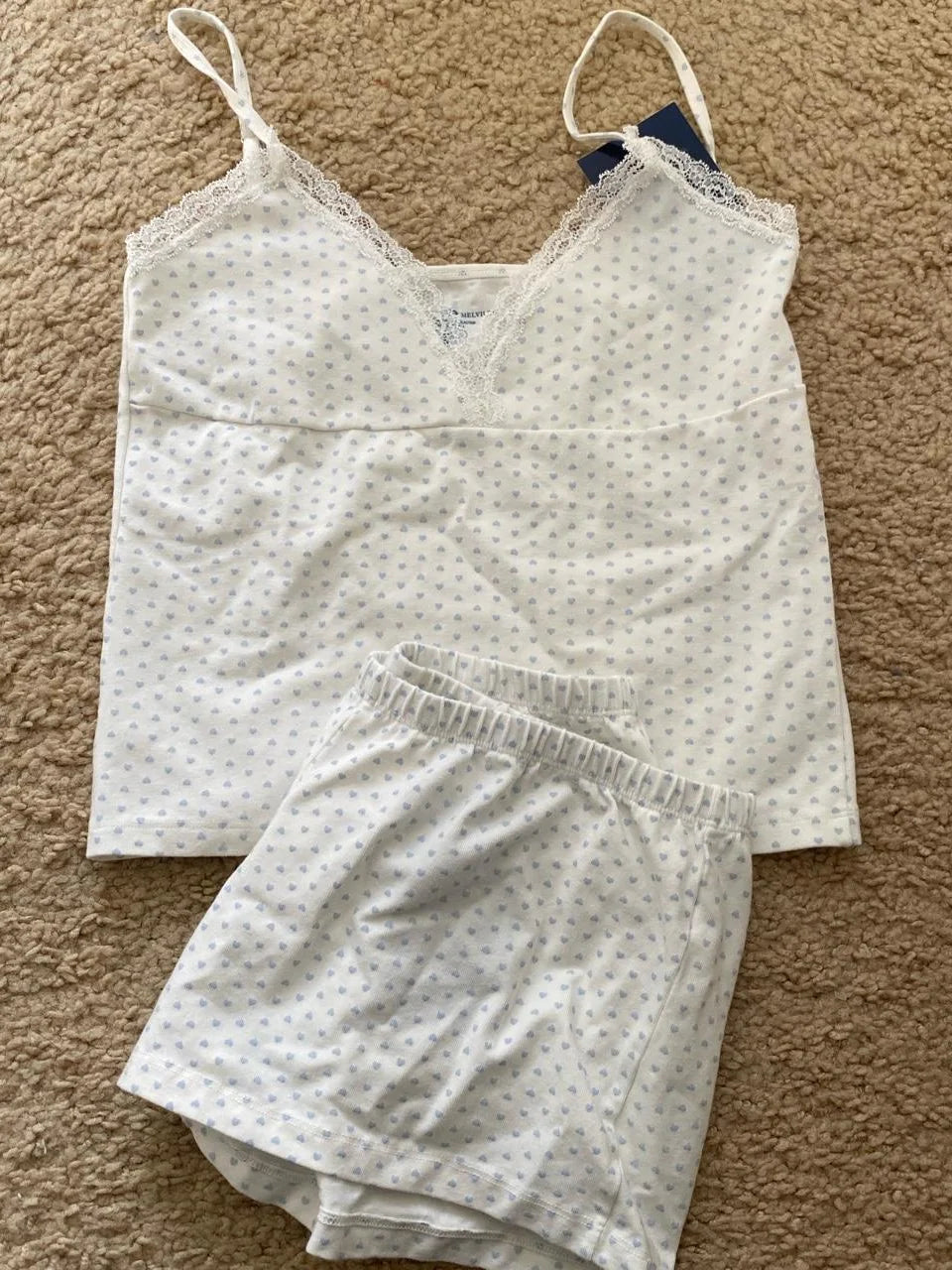 Zweiteiliges Set mit Streifen – Spitzenbesetztes Trägertop & High-Waist Shorts
