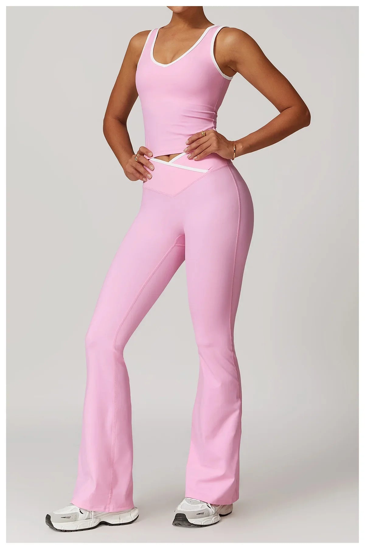 Yoga-Set mit Kontrastnähten – V-Bund Schlagleggings & Crop-Top