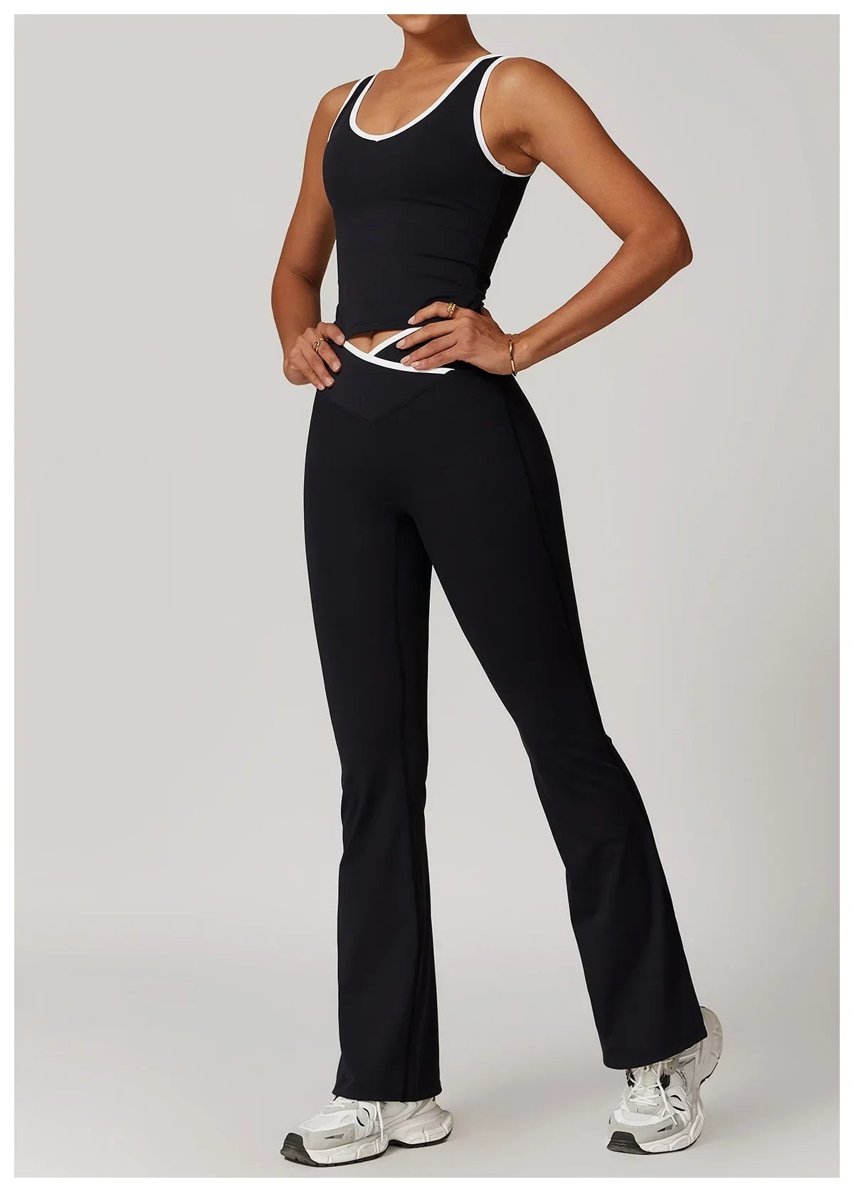 Yoga-Set mit Kontrastnähten – V-Bund Schlagleggings & Crop-Top
