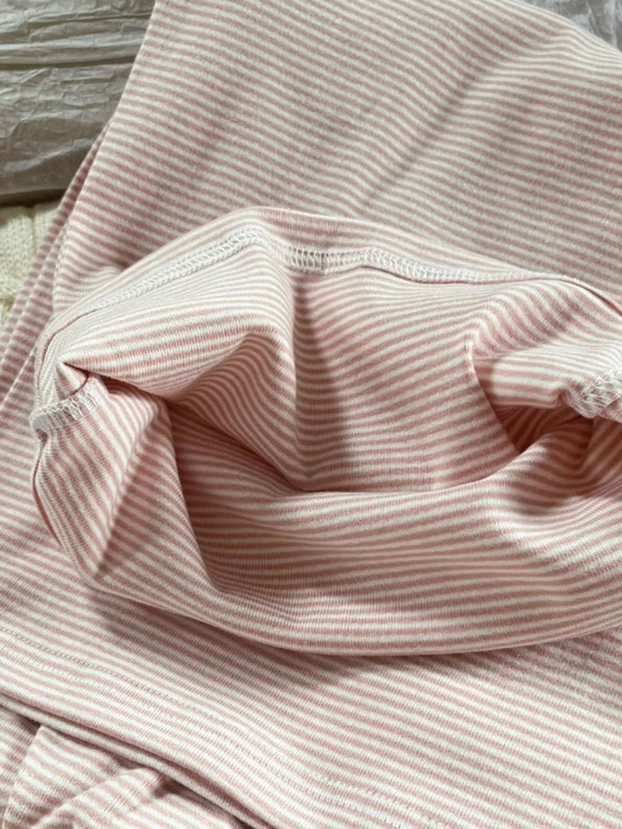 Zweiteiliges Set mit Streifen – Spitzenbesetztes Trägertop & High-Waist Shorts