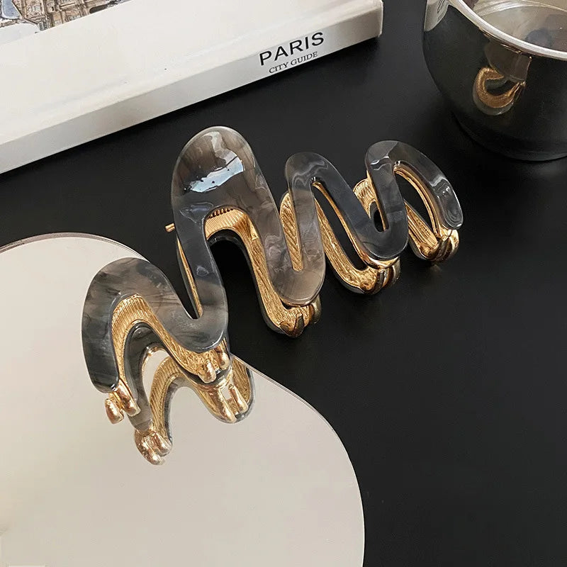 Hochwertiger Haarklip mit Acetat-Optik – Elegante Haarkralle mit Metallgriff im Wellen-Design