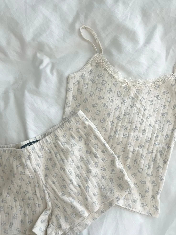 Zweiteiliges Set mit Streifen – Spitzenbesetztes Trägertop & High-Waist Shorts