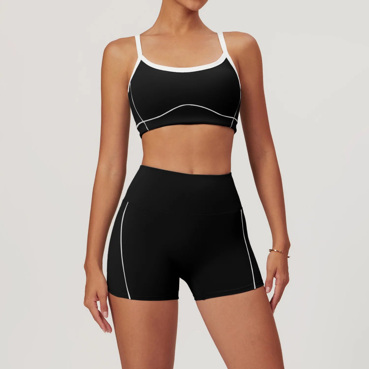 Sportliches 2-teiliges Set mit Kontrastnähten – Sport-BH & High-Waist Shorts
