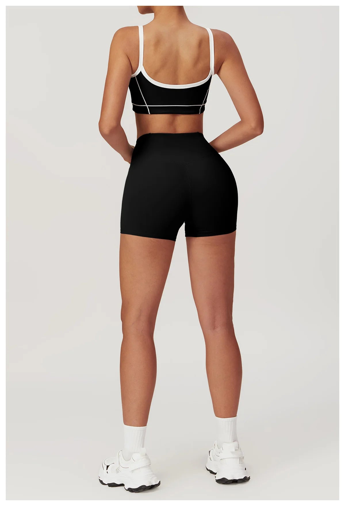 Sportliches 2-teiliges Set mit Kontrastnähten – Sport-BH & High-Waist Shorts