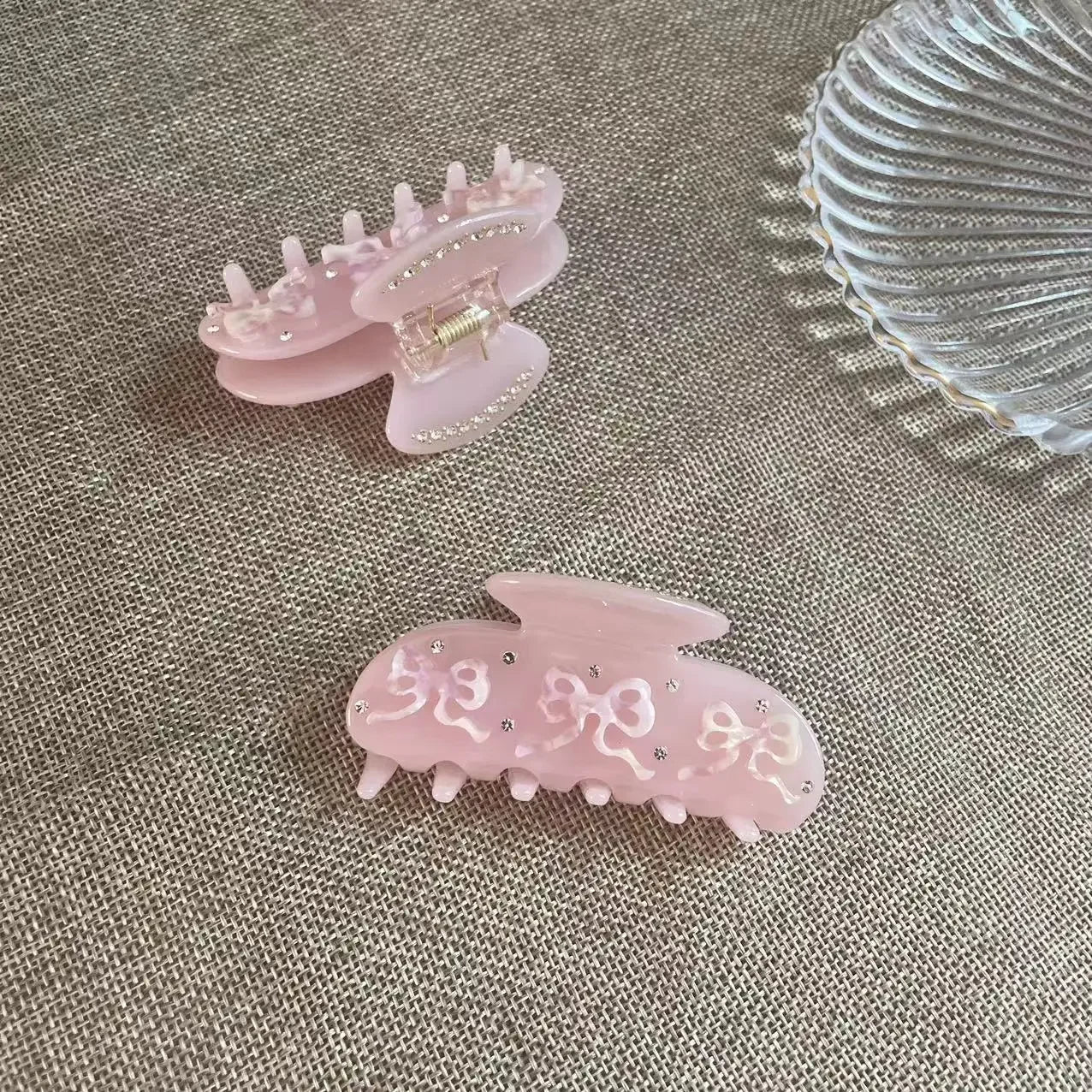Elegante Haarkralle mit Diamantbesatz – Trendiger Shark Clip