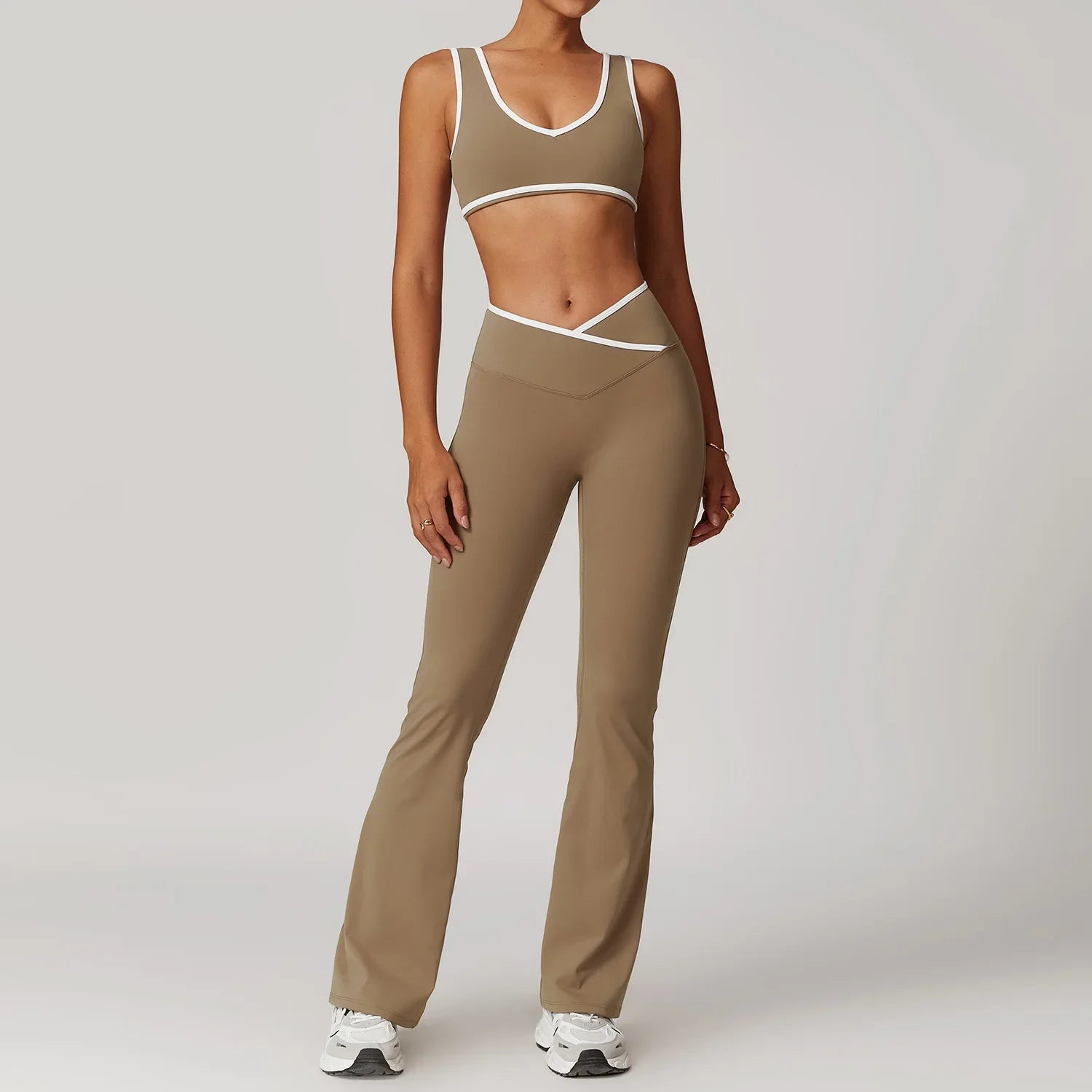 Yoga-Set mit Kontrastnähten – V-Bund Schlagleggings & Crop-Top