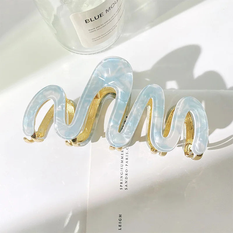 Hochwertiger Haarklip mit Acetat-Optik – Elegante Haarkralle mit Metallgriff im Wellen-Design