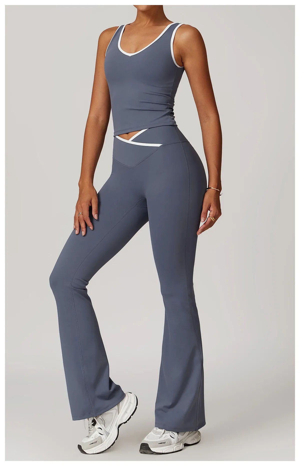 Yoga-Set mit Kontrastnähten – V-Bund Schlagleggings & Crop-Top